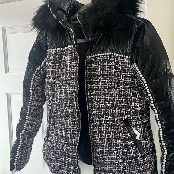 Forever 21 Jackets & Blazers - Forever 21 Black and Pink Tweed Puffer Jacket
